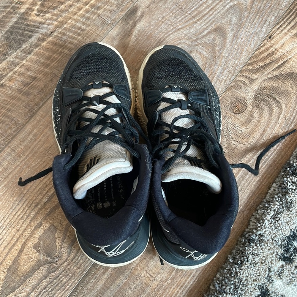 Kyrie 7s